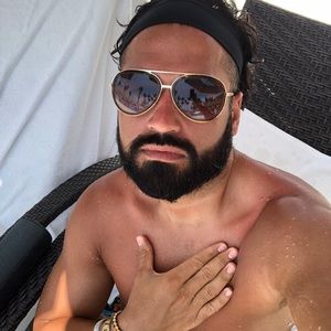 Meet your Posher, Ernesto